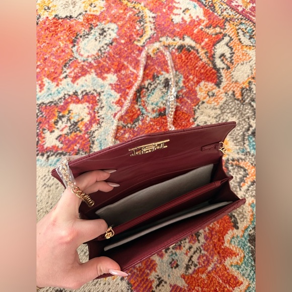 NWT BADGLEY MISCHKA Crossbody with Diamond Quilting - Picture 5 of 8